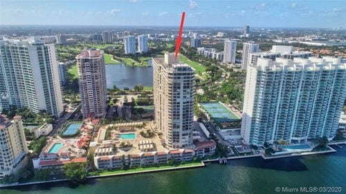Building Photo - 20191 E Country Club Dr