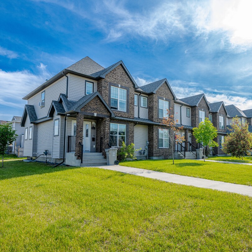 Photo principale - 8821-8896 96 Ave