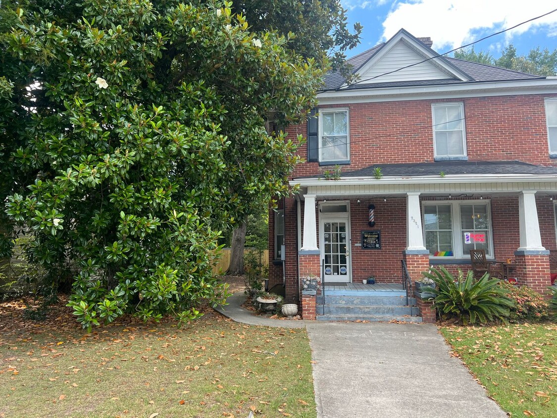 Primary Photo - Charming 2-Bedroom Home in Prime Devine St...