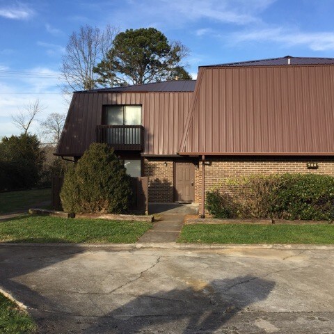 Building Photo - 504 Cedartop Ln NW