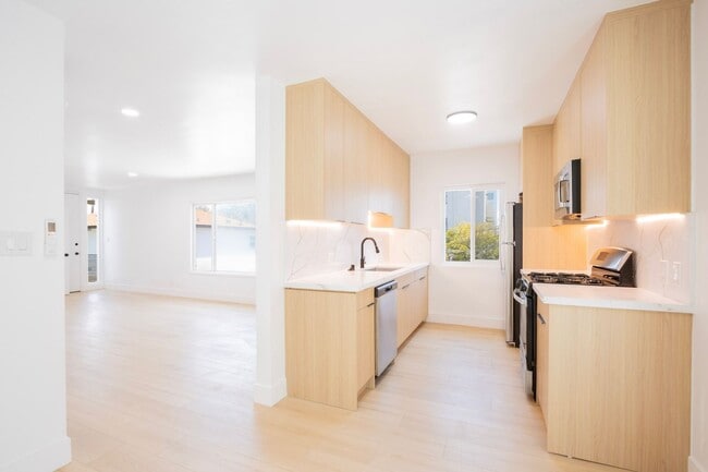 Building Photo - 3729 Glendon Ave