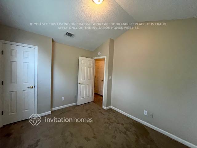 Foto del edificio - 4200 Pullman Ln