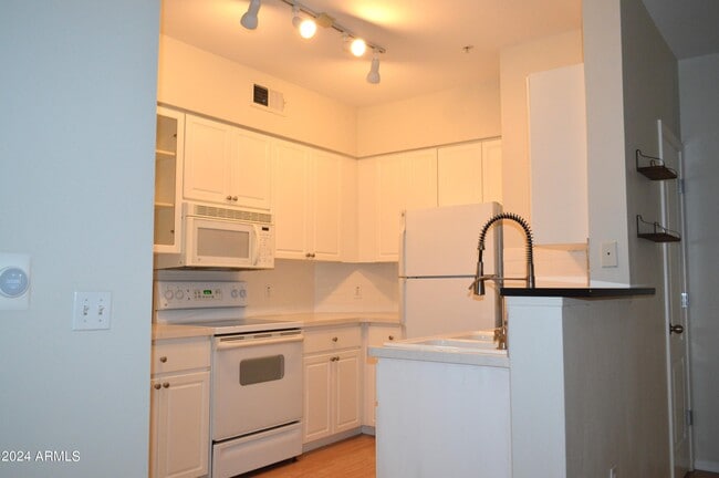 Building Photo - 1701 E Colter St