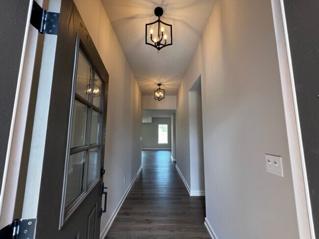 Building Photo - NEW 3 Bedroom home Month 2 Month lease