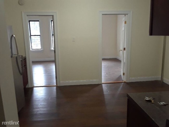Building Photo - 2 br, 1 bath Apartment - 1700 Zerega Ave