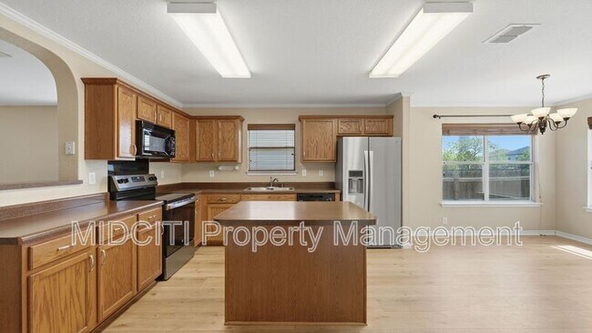 Building Photo - 2432 Medina Dr