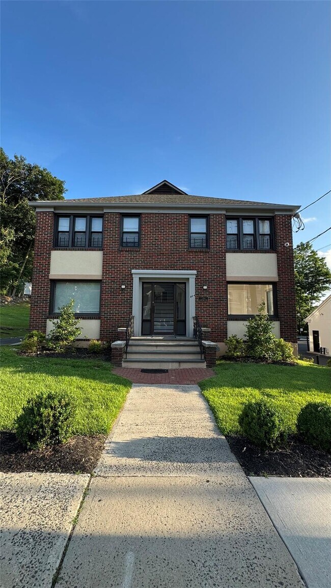 Foto del edificio - 504 Ashford Ave