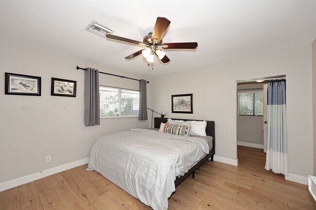 Building Photo - Fully Furnished Remodeled 4 Bedroom / 4 Bathroom Home with spacious back yard & pool in Central P...