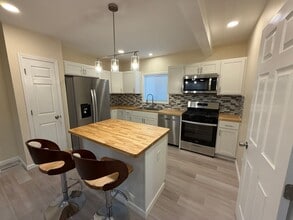 Building Photo - 4531 Pinehurst Ave SW