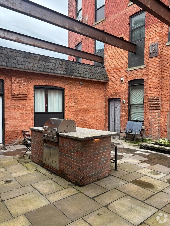 Building Photo - 480-488-488 E Main St