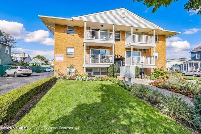 Building Photo - 301 Sixth Ave