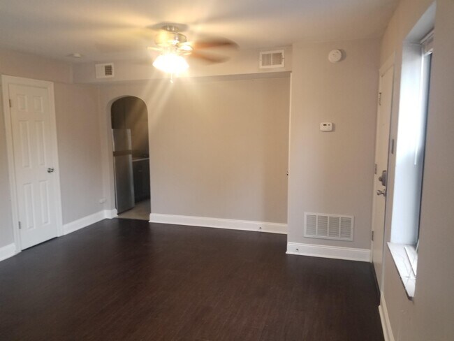 Building Photo - 341 Des Peres Ave