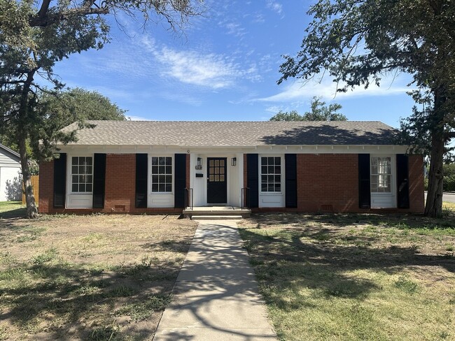 Building Photo - 2237 Peach Tree