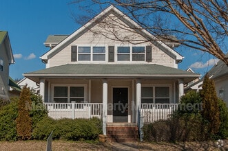 Building Photo - 335 Woodlark St
