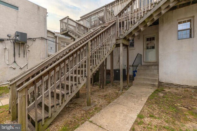 Building Photo - 105 Pensdale St