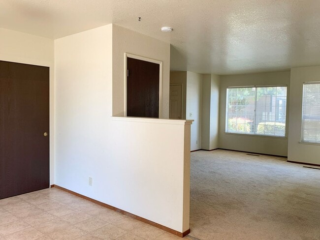 Building Photo - 1041 Pear Ct