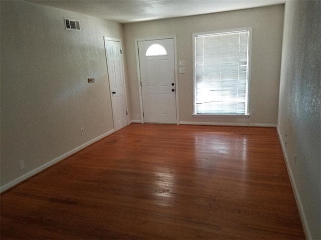 Building Photo - 1401 W Lovers Ln