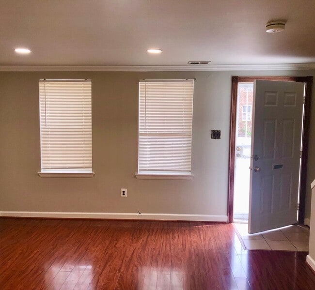 LIVING ROOM - 1020 N Central Ave