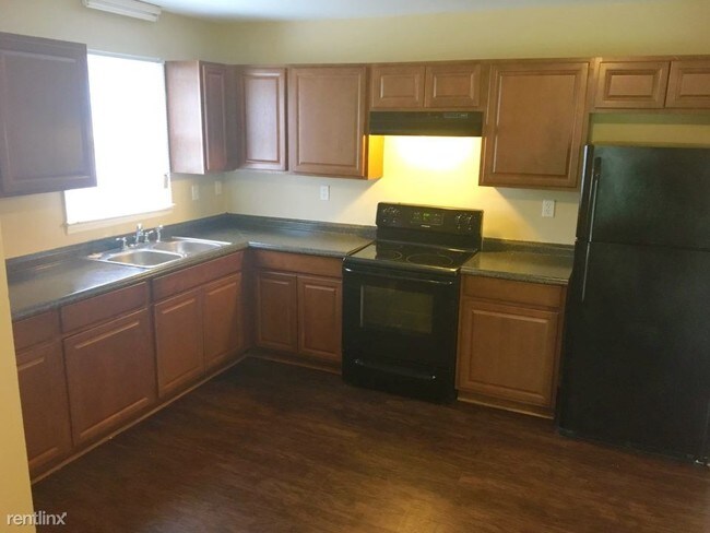 Building Photo - 2900 Meadowcliff Dr