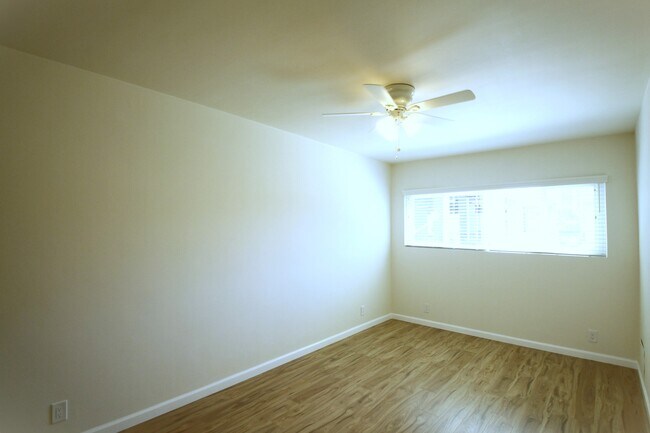 Foto del edificio - 7125 Hawthorn Ave