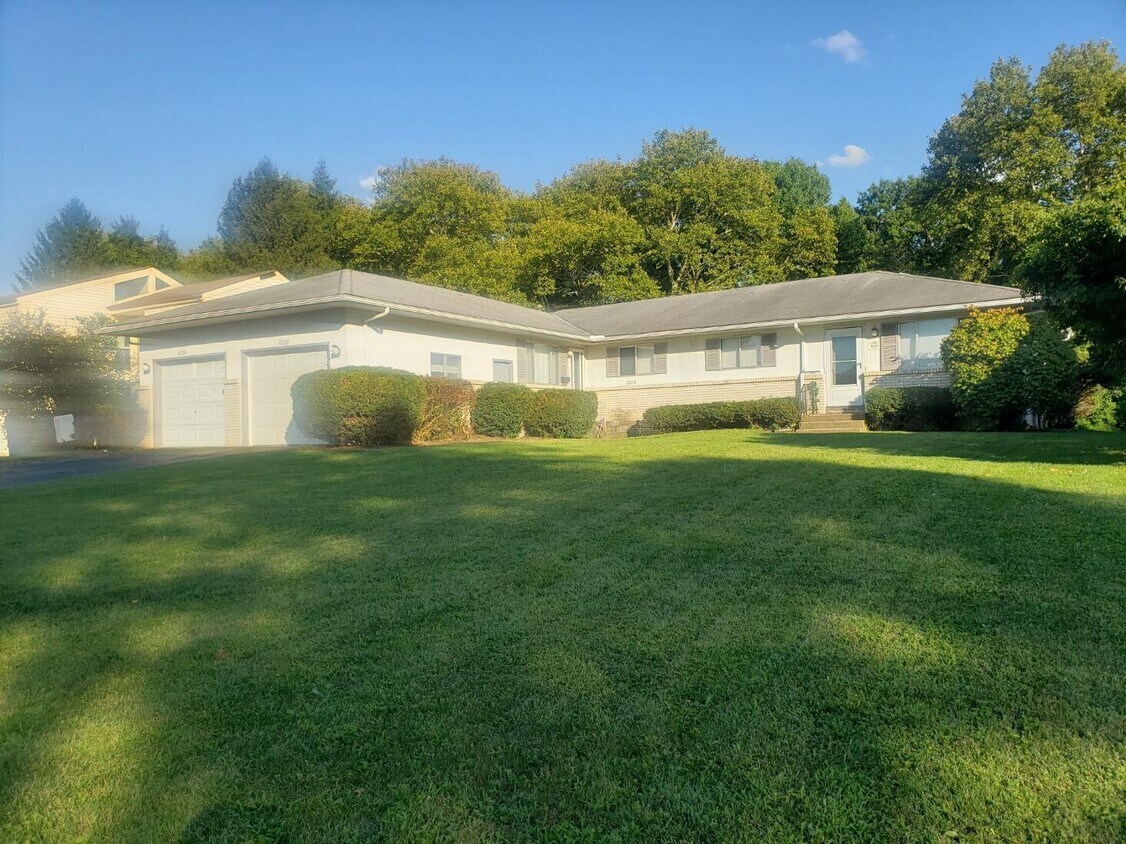 1828 Bairsford Dr, Columbus, OH 43232 Condo for Rent in Columbus, OH