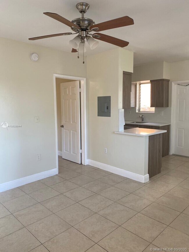 Foto del edificio - 1217 NE 127th St