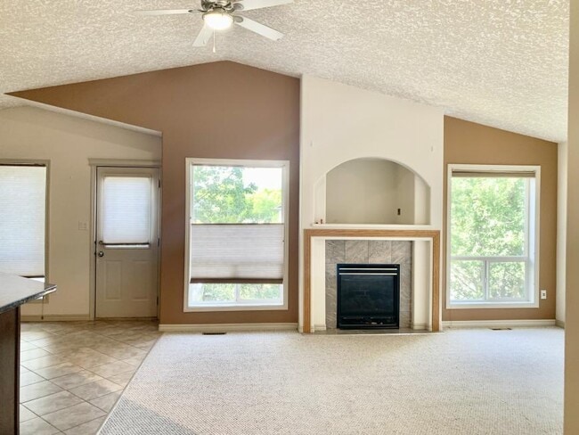 Photo du bâtiment - 4 bedroom in Grande Prairie AB T8W 2M8
