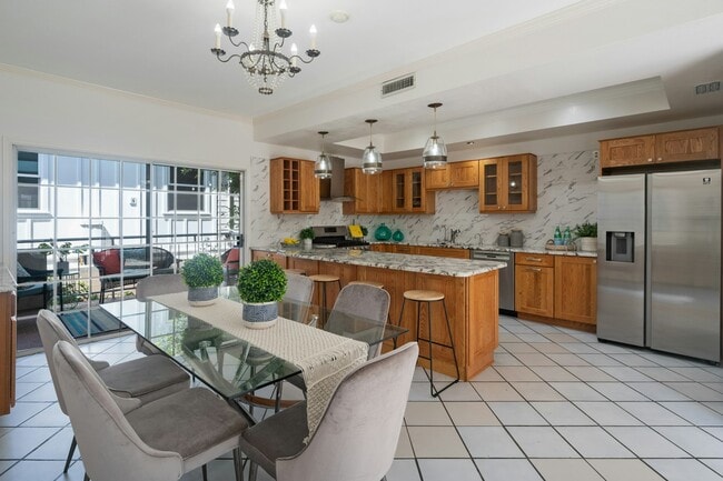 Photo - 2006 Aviation Way Apartment