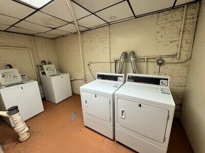 Foto del edificio - 448 Park Dr