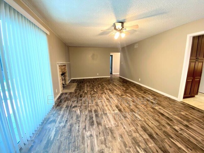 Building Photo - 14702 La Fonda Dr