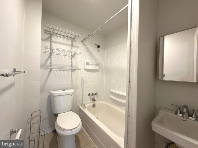 Building Photo - 339 Christian St