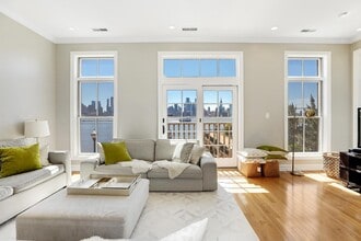 Building Photo - 1 REGENCY Pl