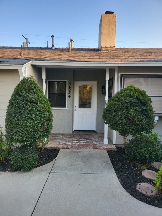 Foto del edificio - 17544 Blythe St