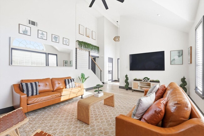 Foto del edificio - 6440 Knoll Ridge Dr