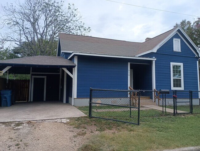 Building Photo - Room in House on N Polaris St
