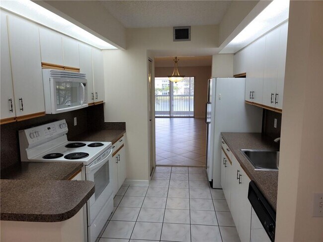 Building Photo - 13001 SW 15th Ct