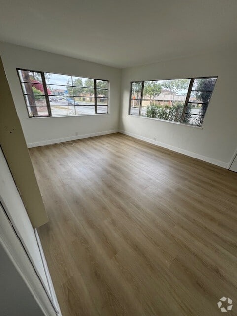 Building Photo - 8101 Crenshaw Blvd
