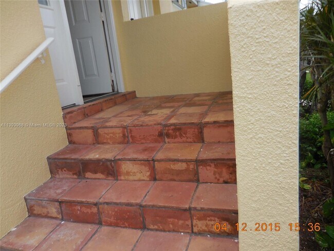 Building Photo - 2282 SE 27th Dr