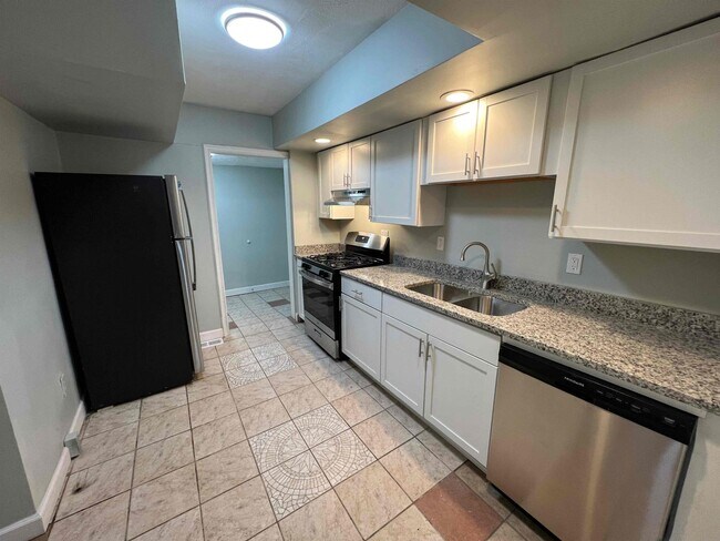 Building Photo - 960 Lawton St