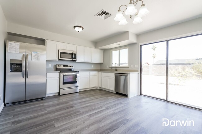 Building Photo - 3220 W Grovers Ave