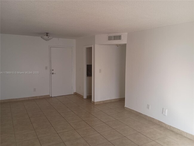 Foto del edificio - 18100 Atlantic Blvd