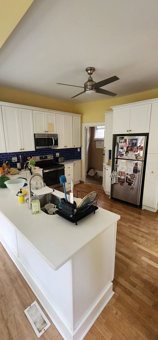 Building Photo - Luxury 4-Bedroom, 4 Bathroom house!