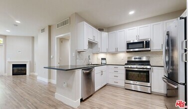 Building Photo - 6260 W 3rd St