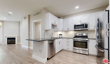 Building Photo - 6260 W 3rd St