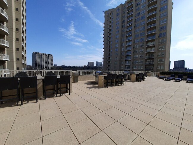 Foto del edificio - This place has it all...