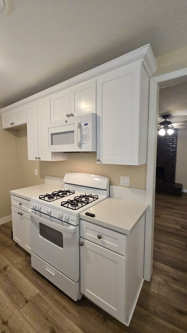 Foto del edificio - 555 E Lemon Ave