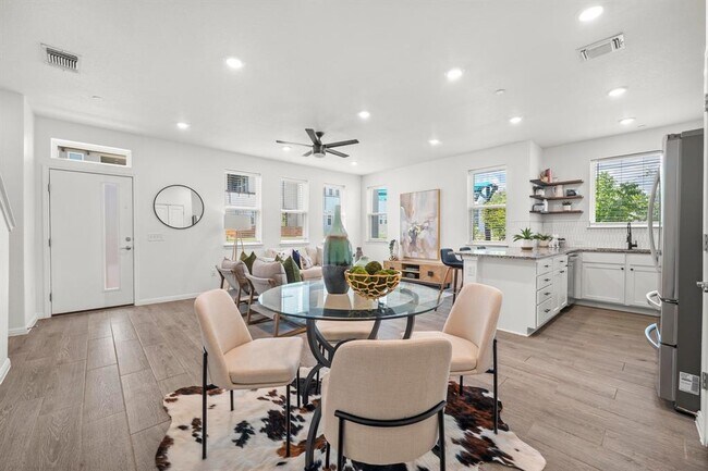 Building Photo - 9015 Cattle Baron Path