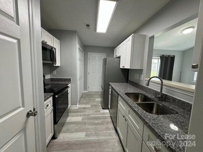 Building Photo - 1302 Eagles Landing Dr