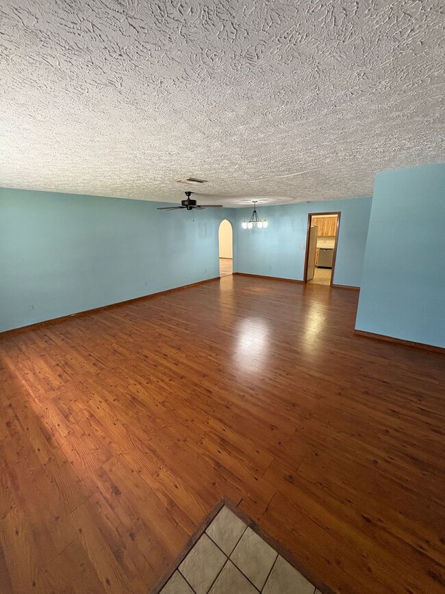 Foto del edificio - 2/2 home with fenced backyard in Ft Pierce