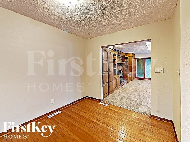 Foto del edificio - 11807 Fuller Ave